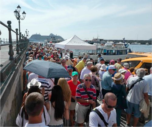 D&eacute;barquement des croisièristes du Seven Seas Explorer, à Amalfi (septembre 2016)