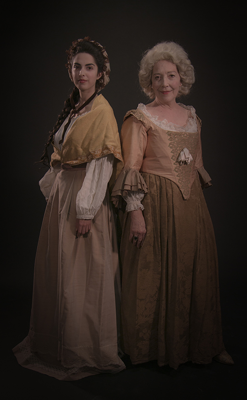 Claudia Siba y Mar&iacute;a Jos&eacute; Moreno caracterizadas como Mar&iacute;a Andresa Casamayor